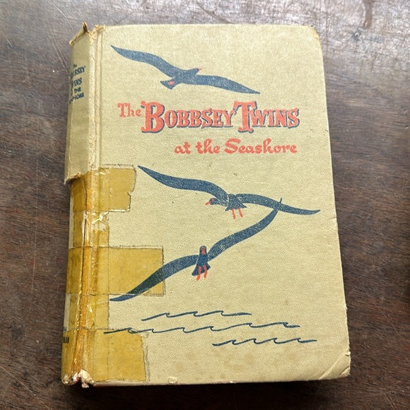 At the seashore is in poor condition but Merry Days is in Good condition - Picture 4 of 5